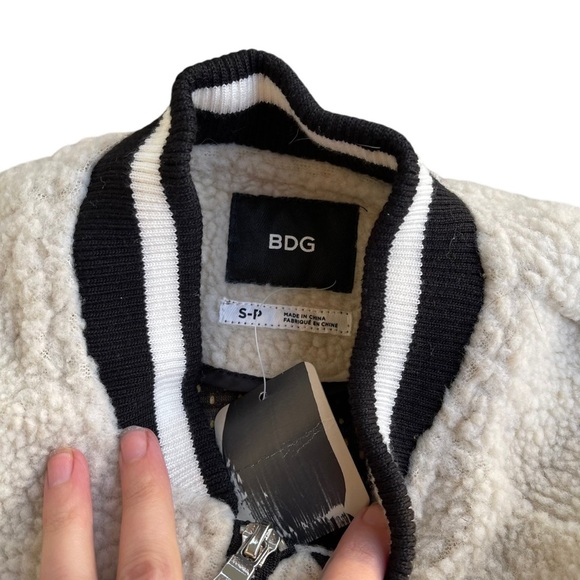 BDG Urban Outfitters Women’s Cream Sherpa Bomber Jacket - Picture 2 of 5